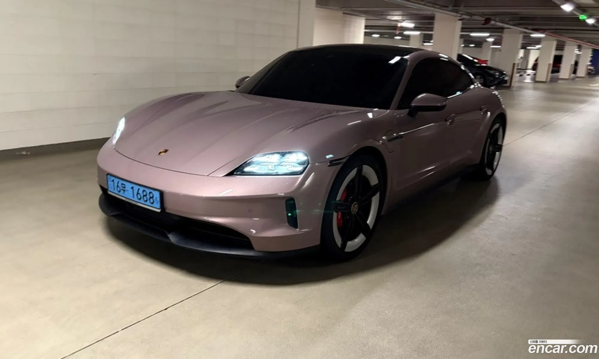 Porsche Taycan 2025 — 3