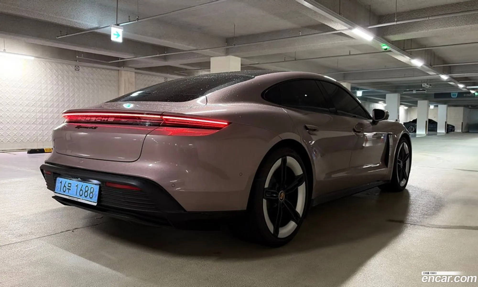 Porsche Taycan 2025 — 19