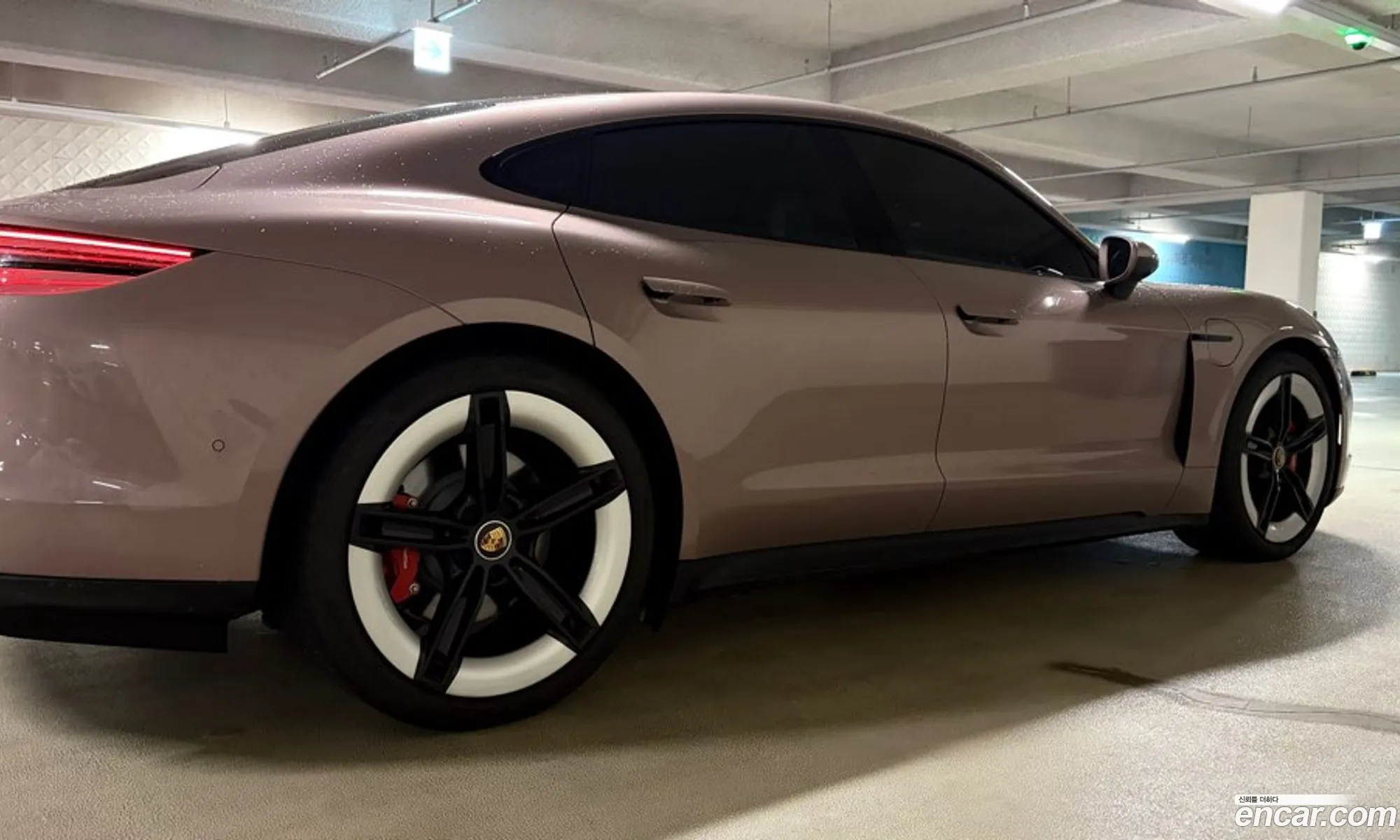 Porsche Taycan 2025 — 12