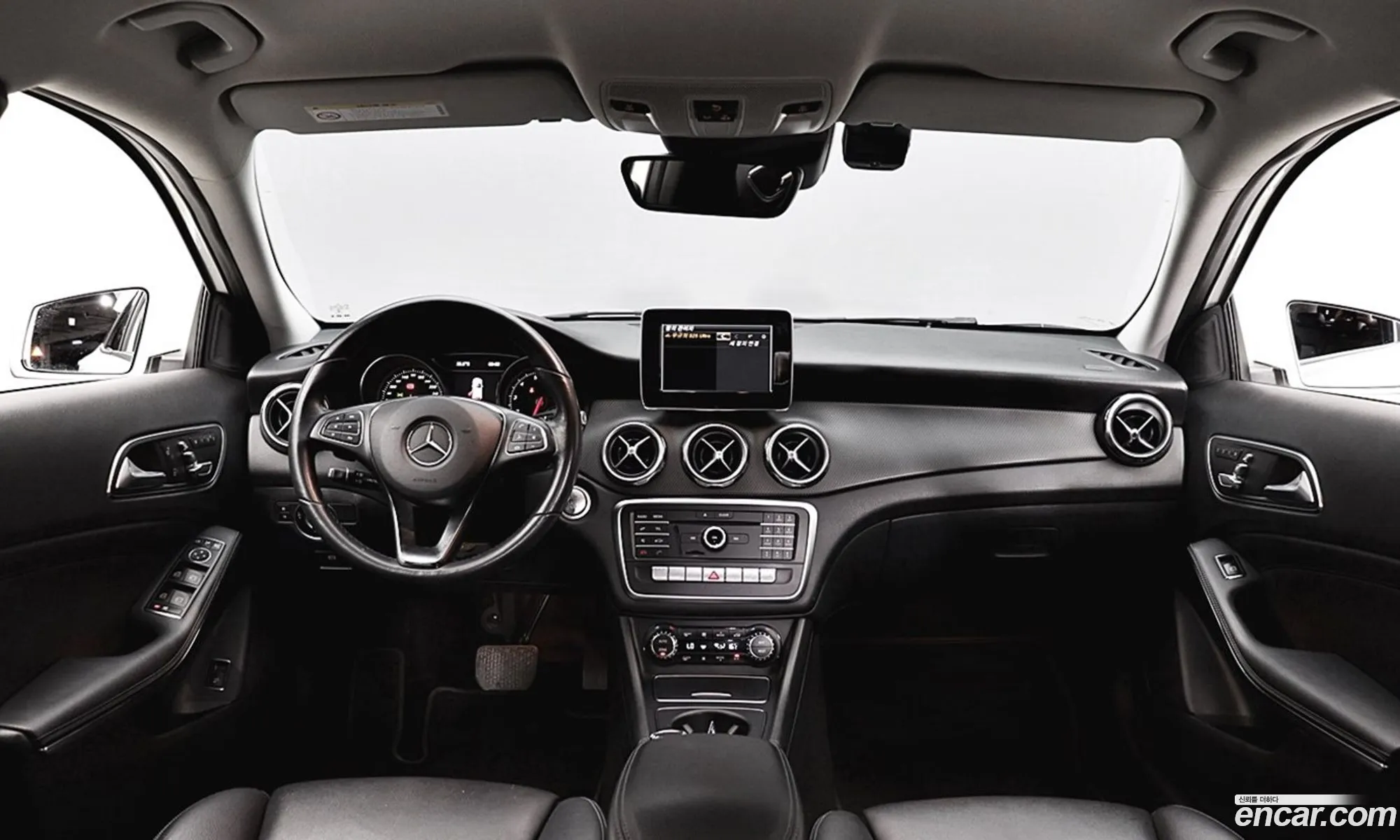 Mercedes-Benz GLA-Class X156 2018 — 11