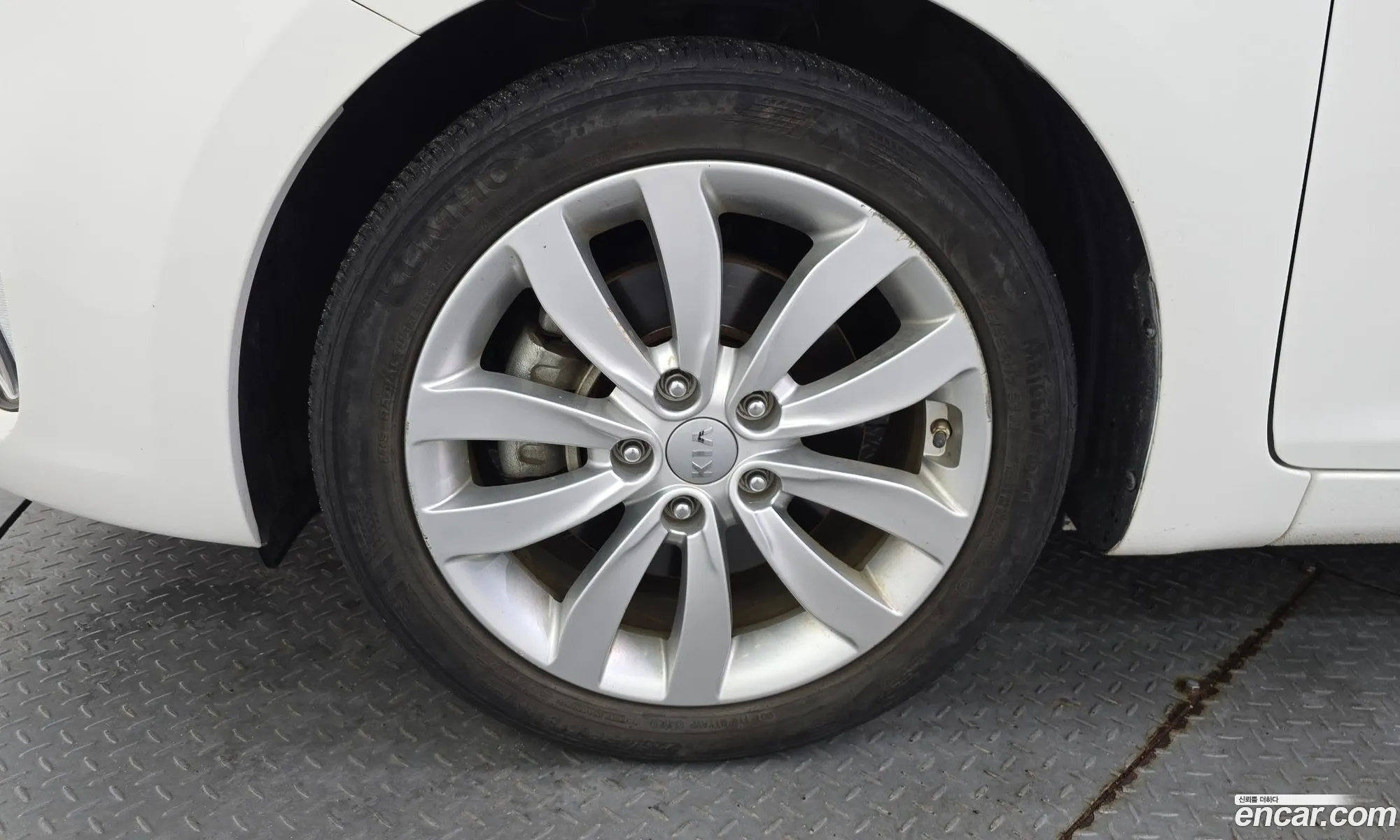 Kia Carens 2014 — 13