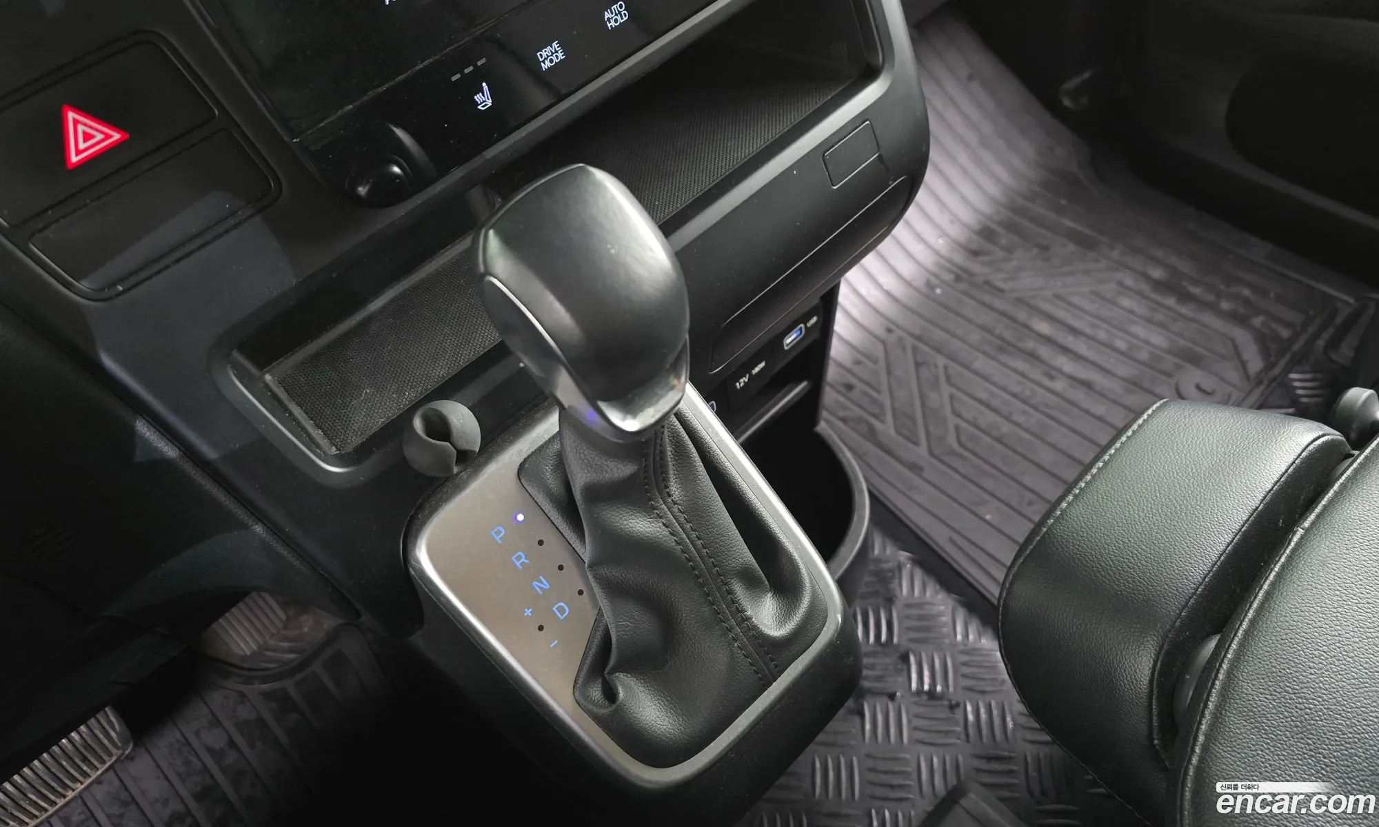 Hyundai Staria 2022 — 25