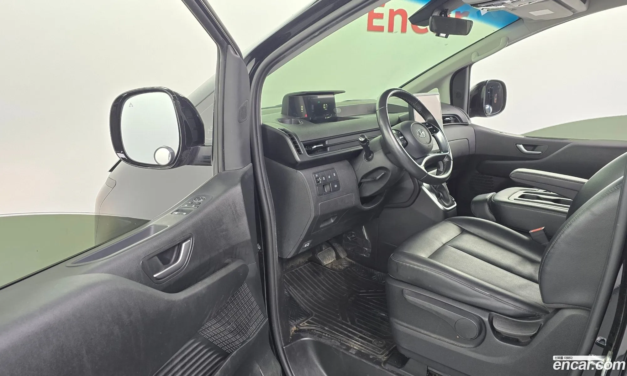 Hyundai Staria 2022 — 14