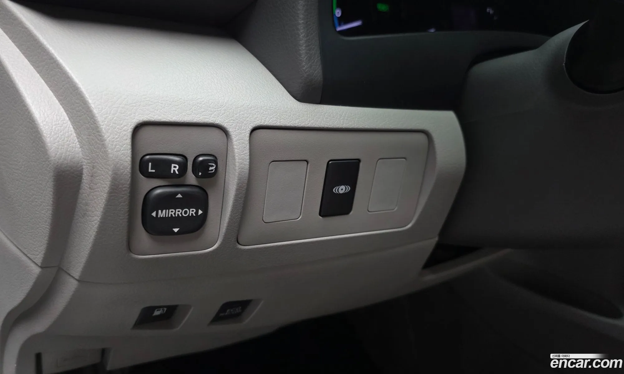 Toyota Camry 2010 — 19