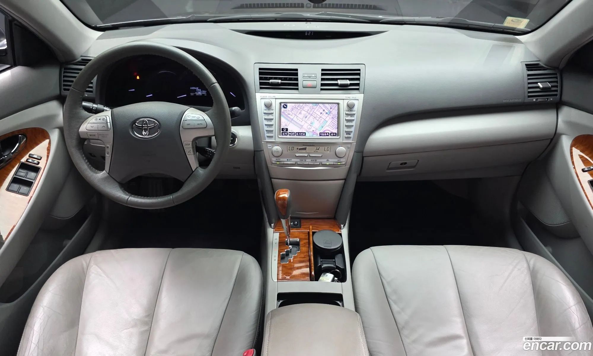 Toyota Camry 2010 — 18