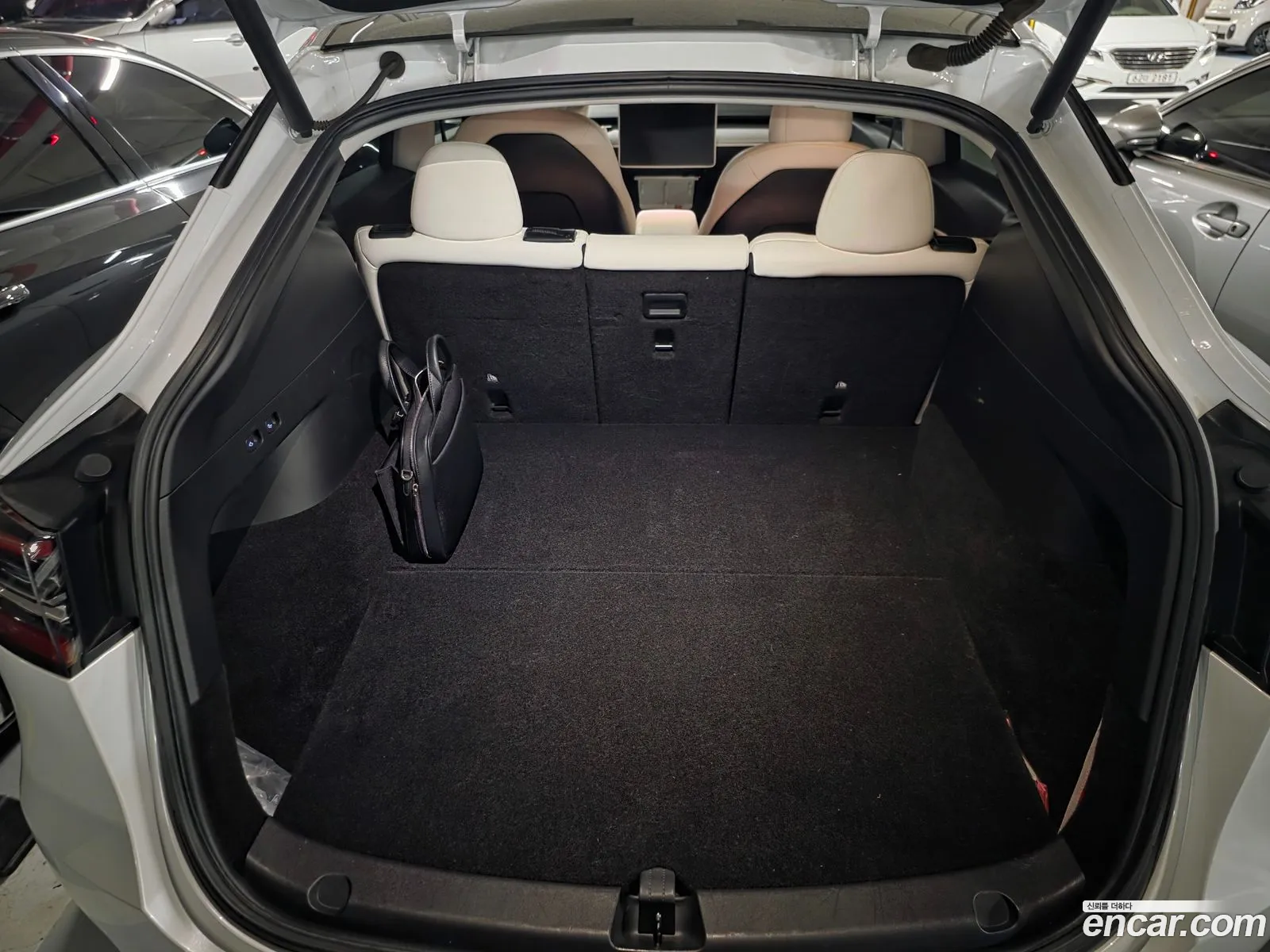 Tesla Model Y 2021 — 13