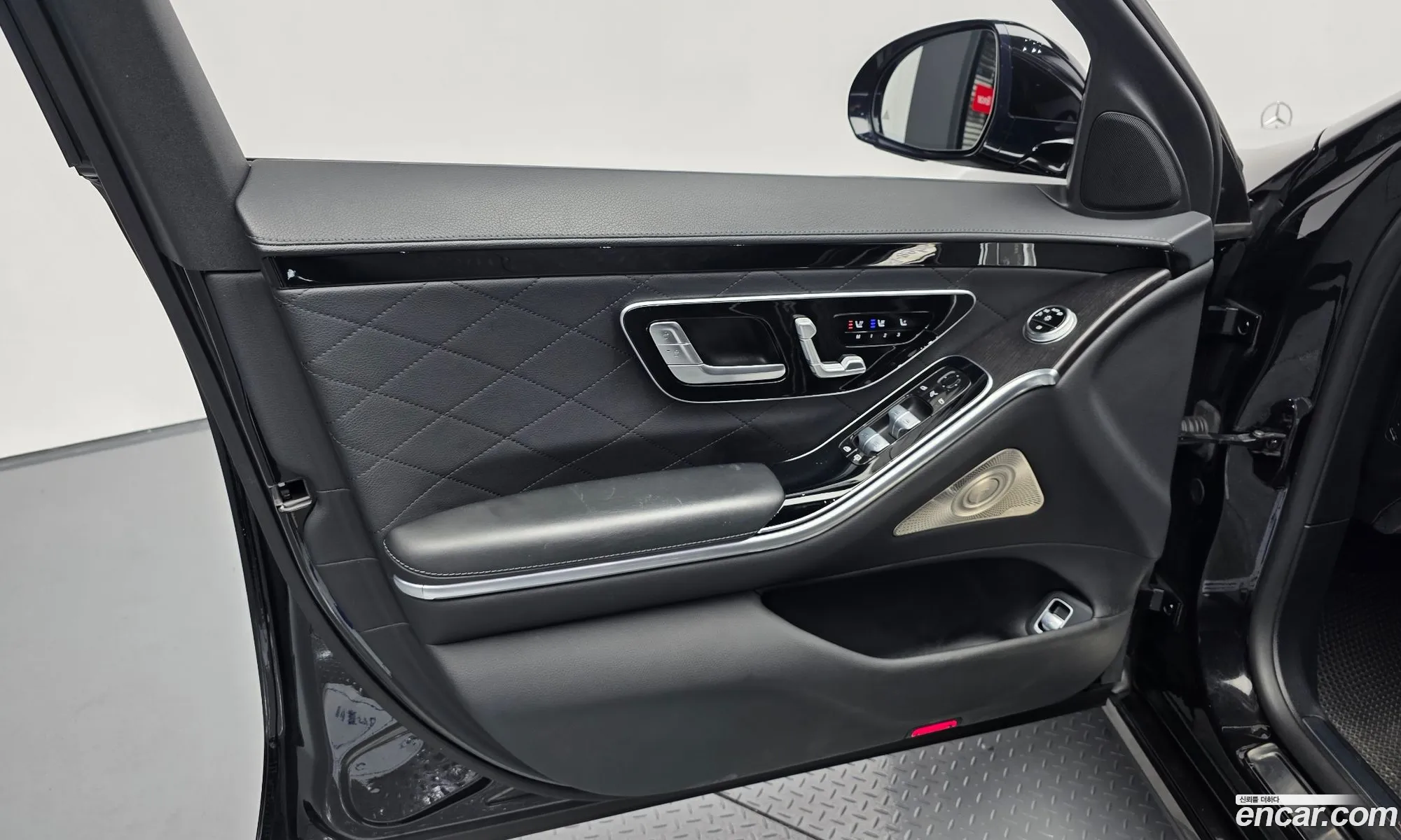 Mercedes-Benz S-Class W223 2022 — 33
