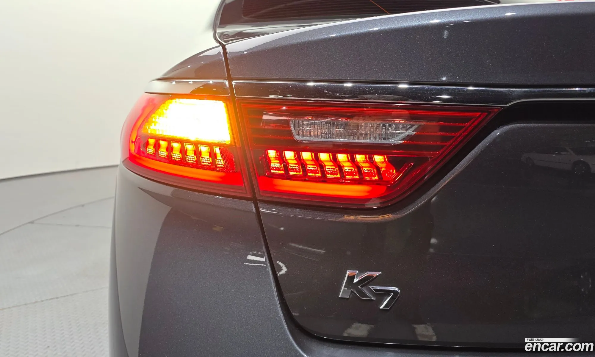 Kia K7 2017 KNALB415BHA080925 — 29
