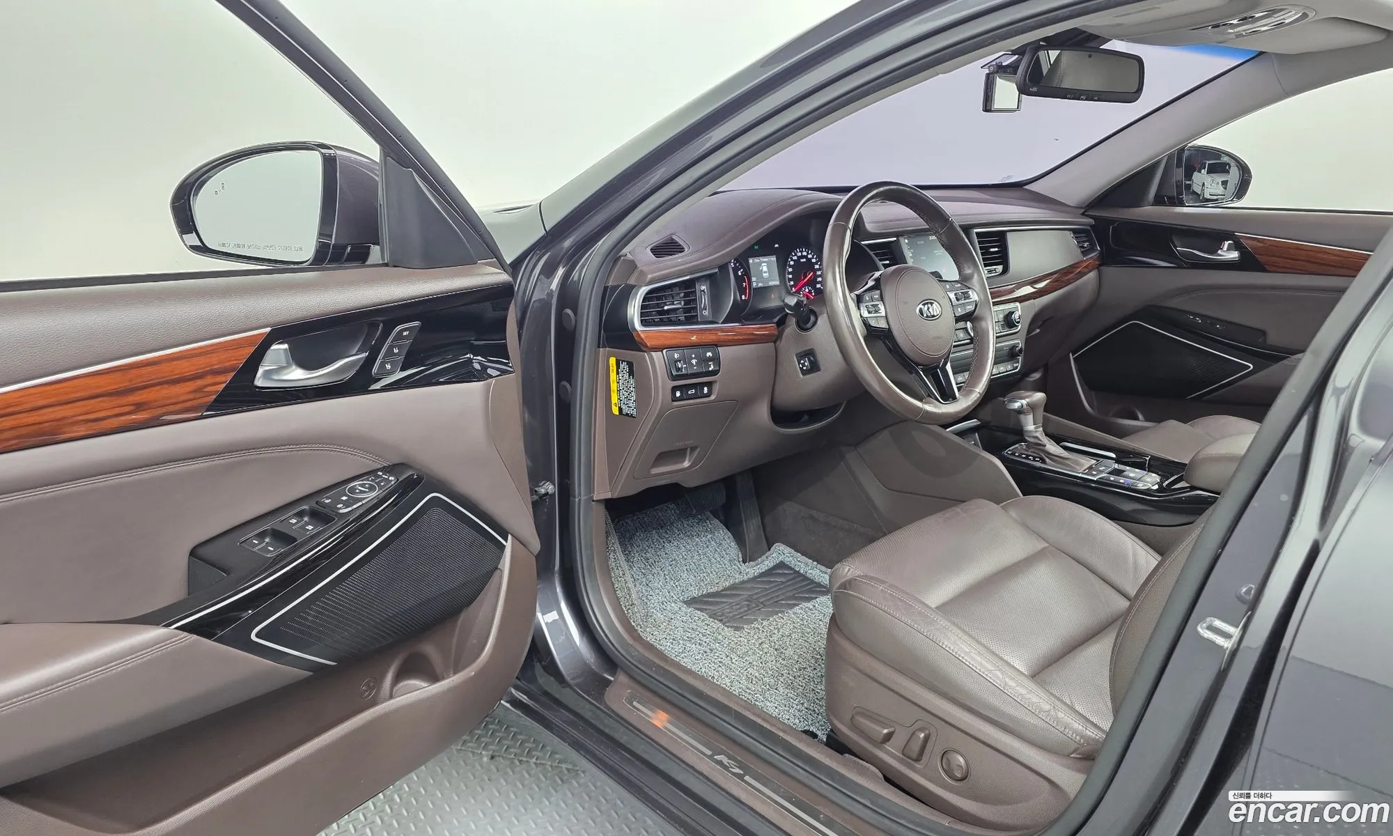 Kia K7 2017 KNALB415BHA080925 — 7