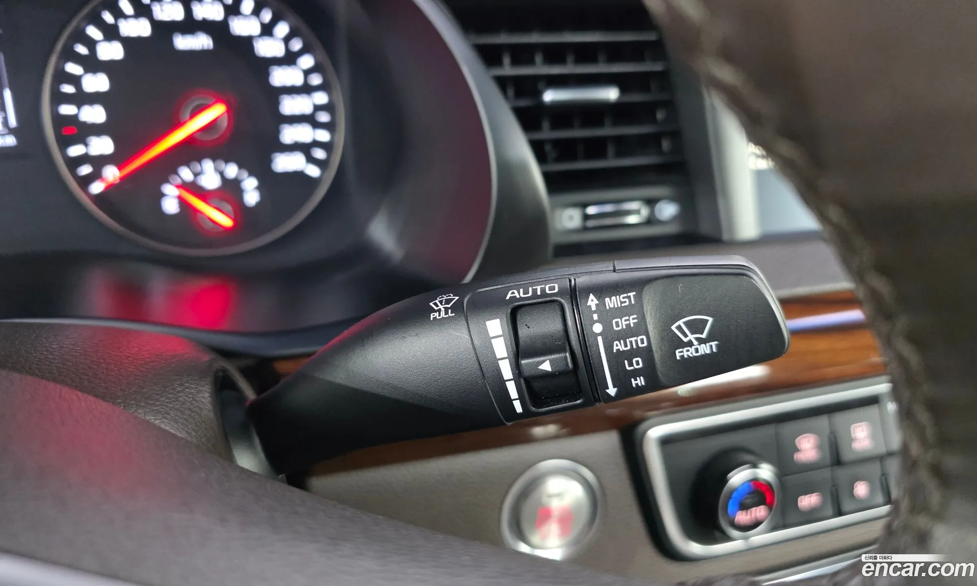 Kia K7 2017 KNALB415BHA080925 — 9