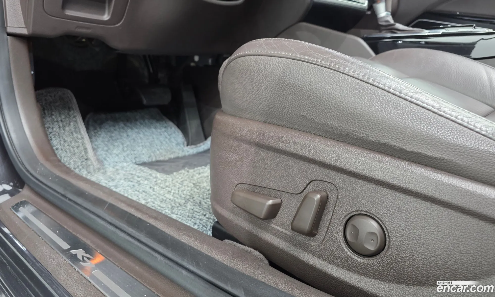 Kia K7 2017 KNALB415BHA080925 — 4
