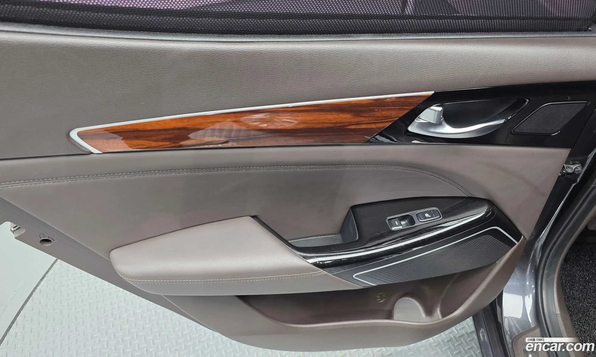 Kia K7 2017 KNALB415BHA080925 — 28