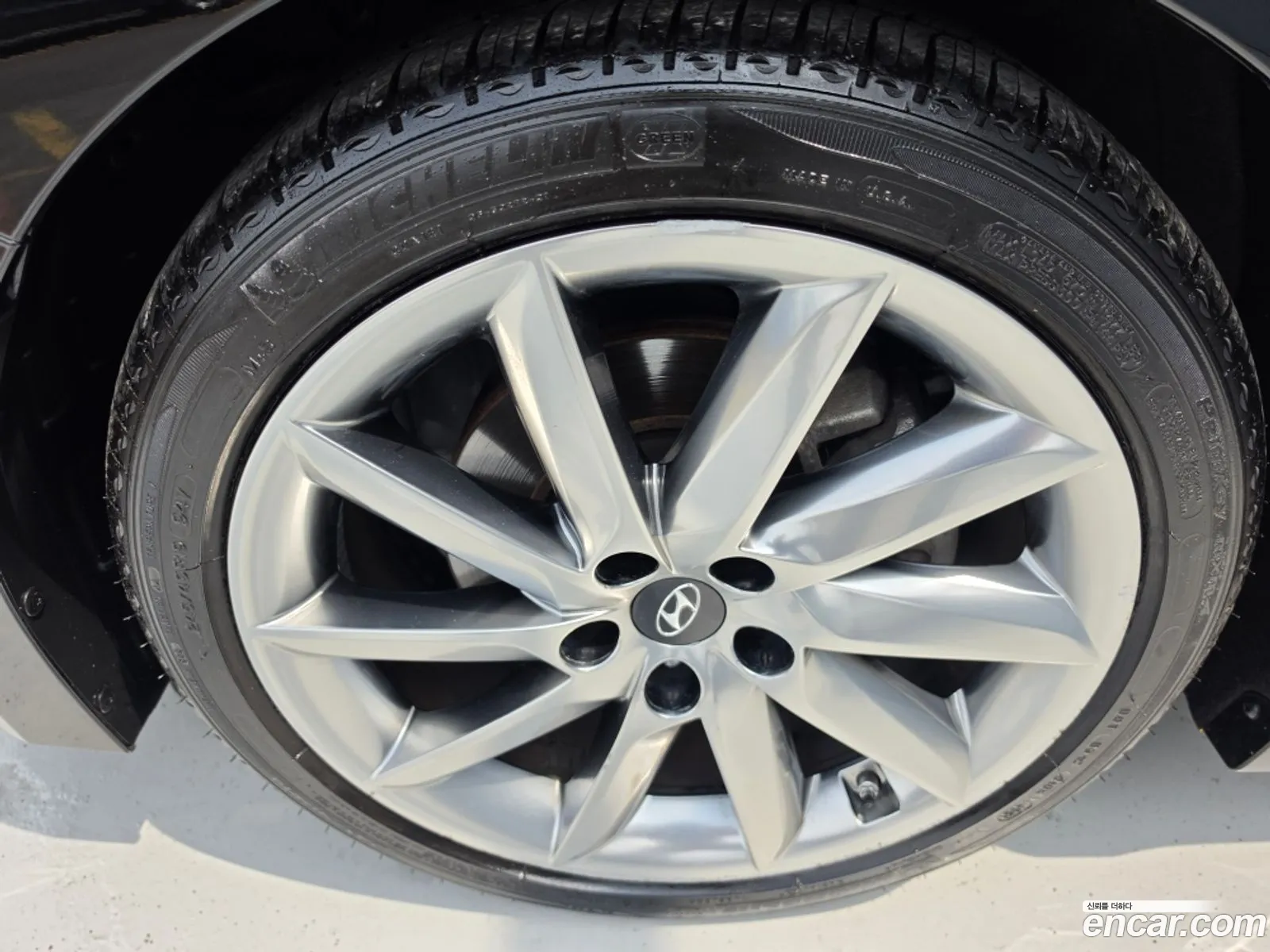 Hyundai Aslan 2015 — 18