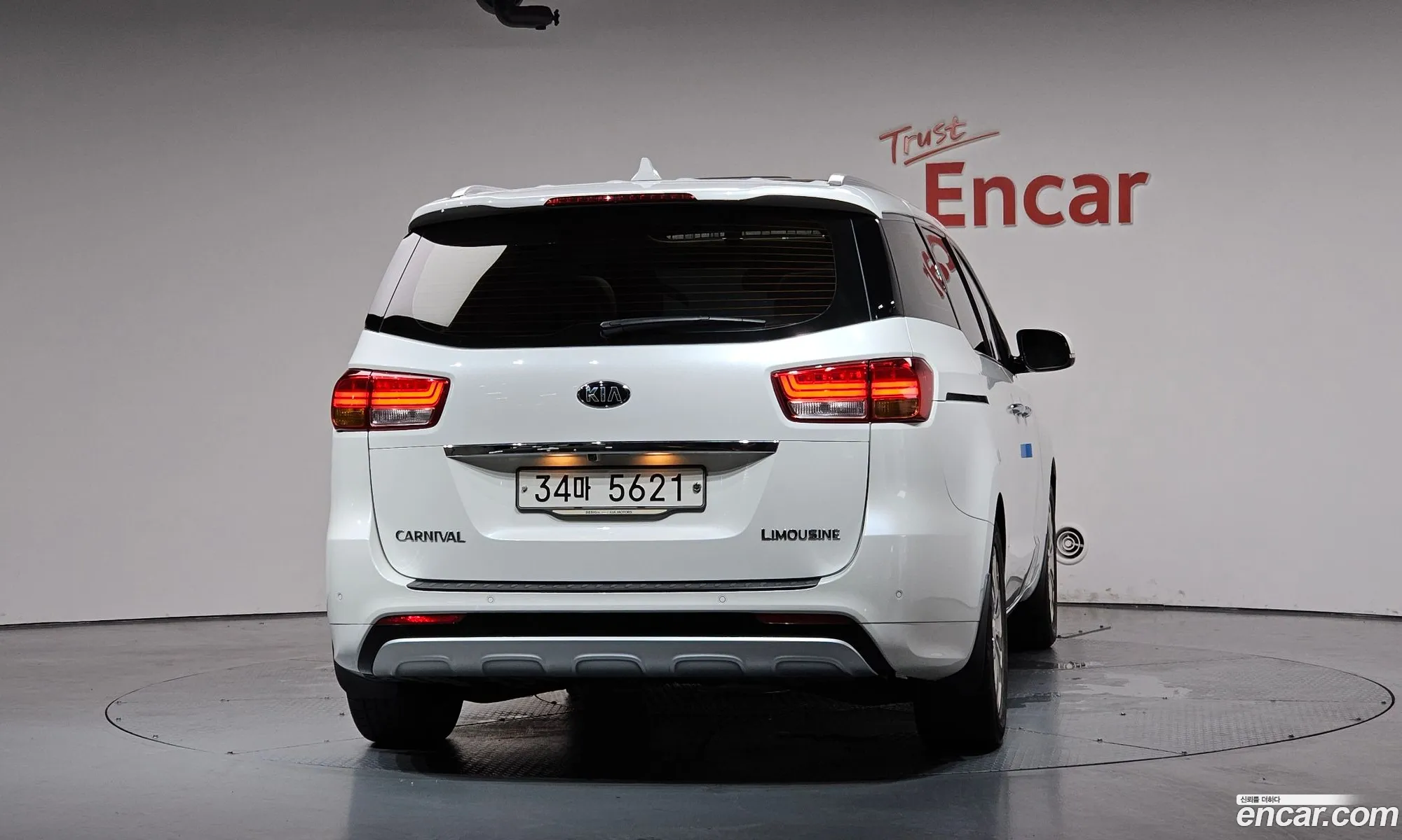 Kia Carnival 2017 KNAMB81ABHS340646 — 2