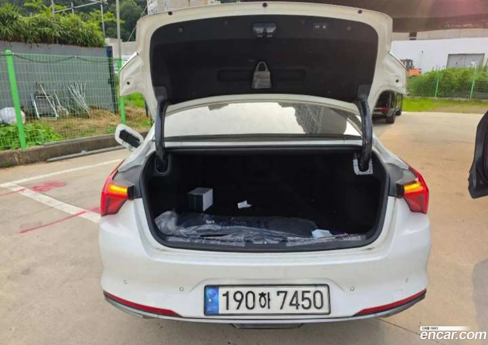 Kia K8 Hybrid 2023 — 8