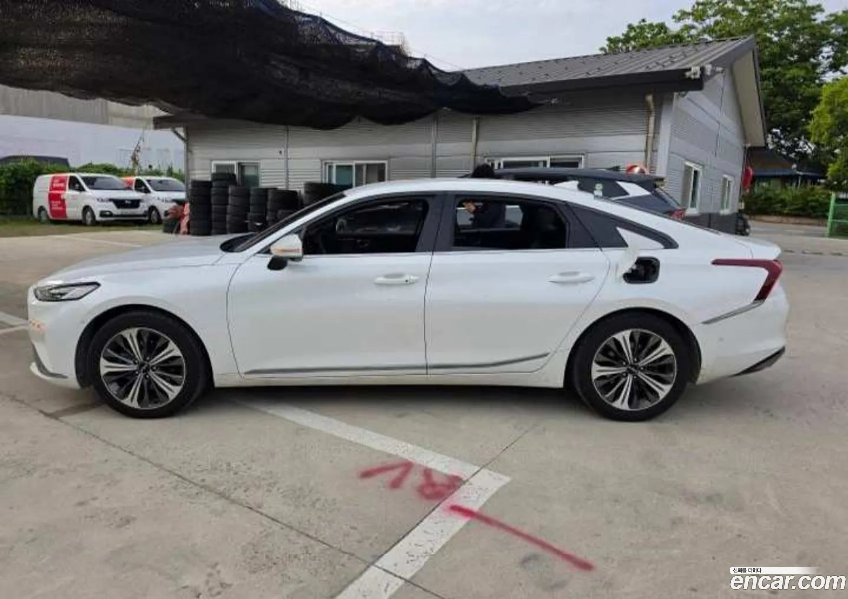 Kia K8 Hybrid 2023 — 4