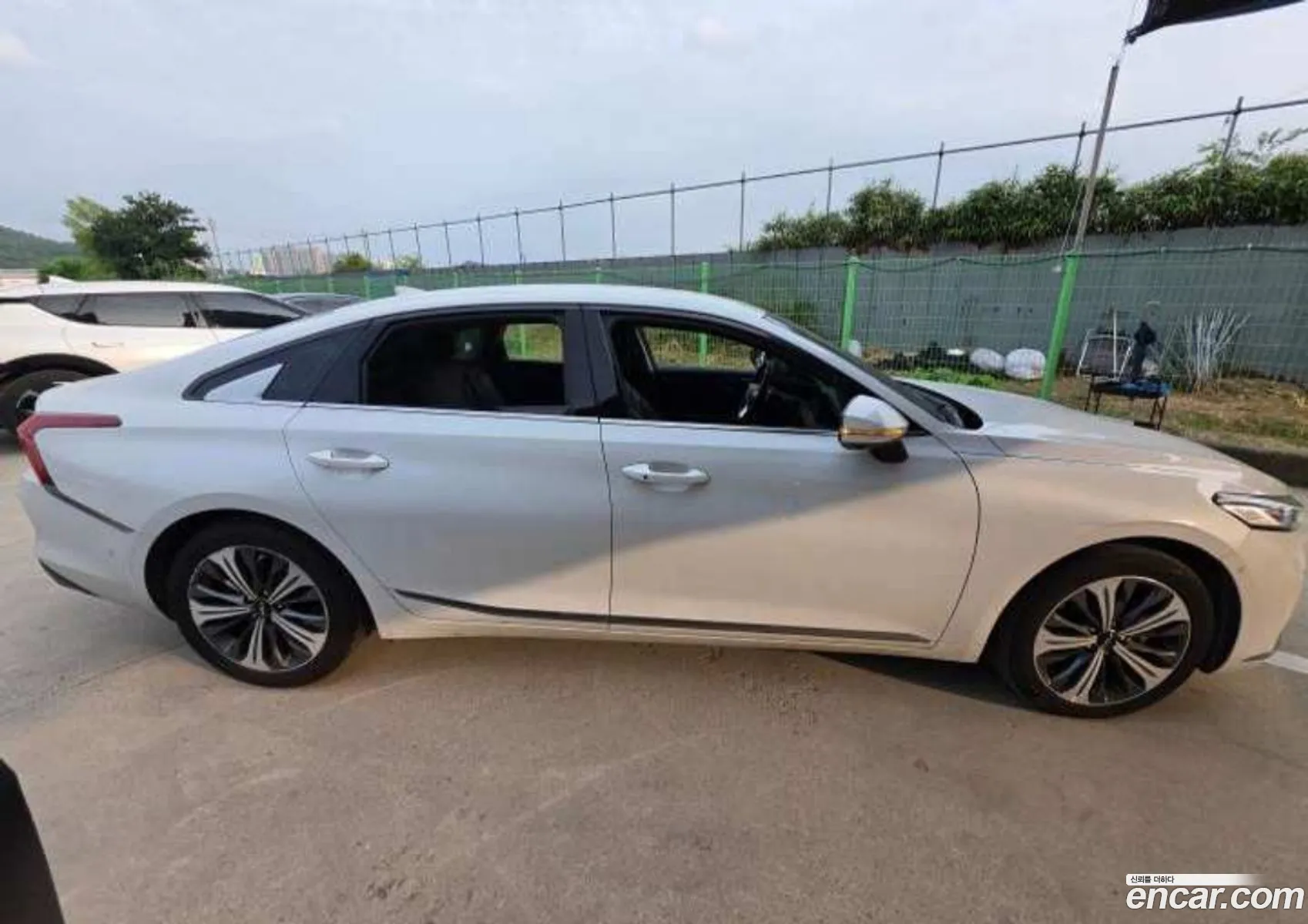 Kia K8 Hybrid 2023 — 9