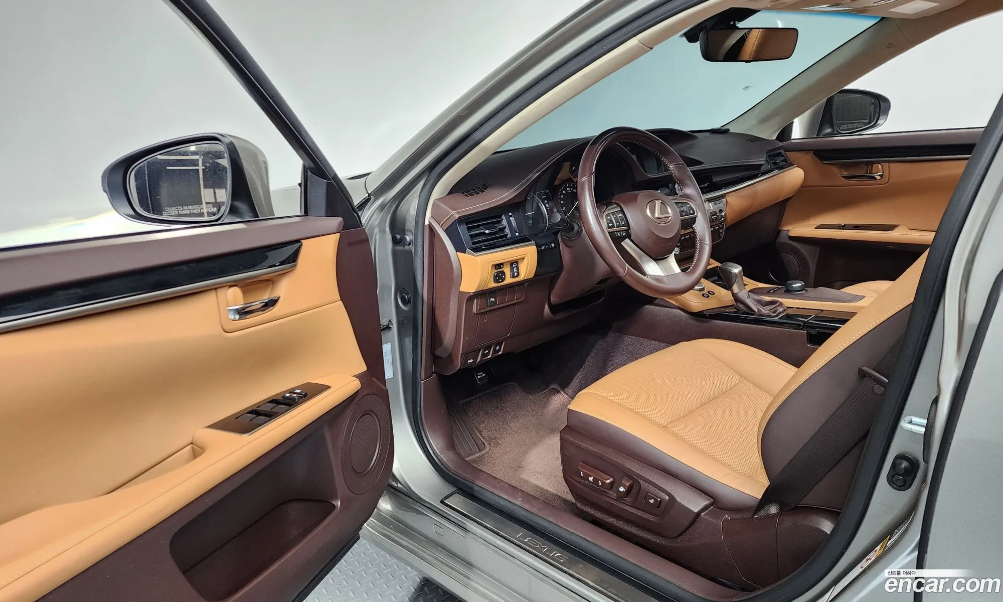 Lexus ES300h 2016 — 18