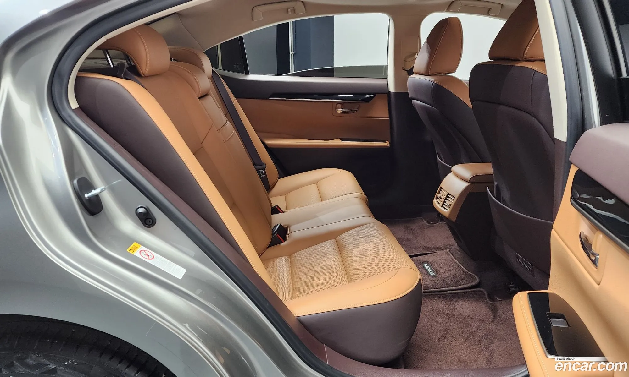 Lexus ES300h 2016 — 12