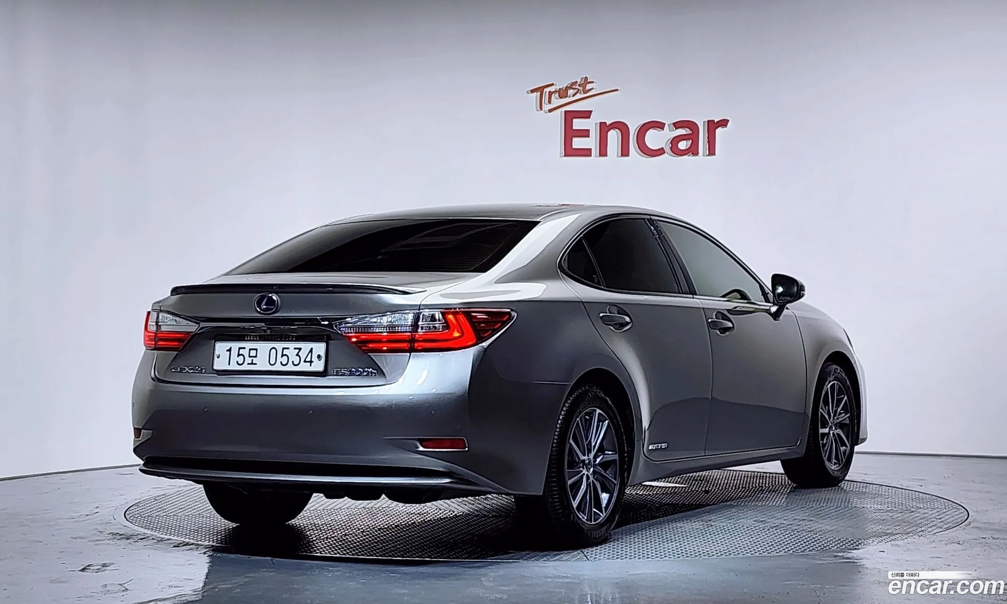 Lexus ES300h 2016 — 16
