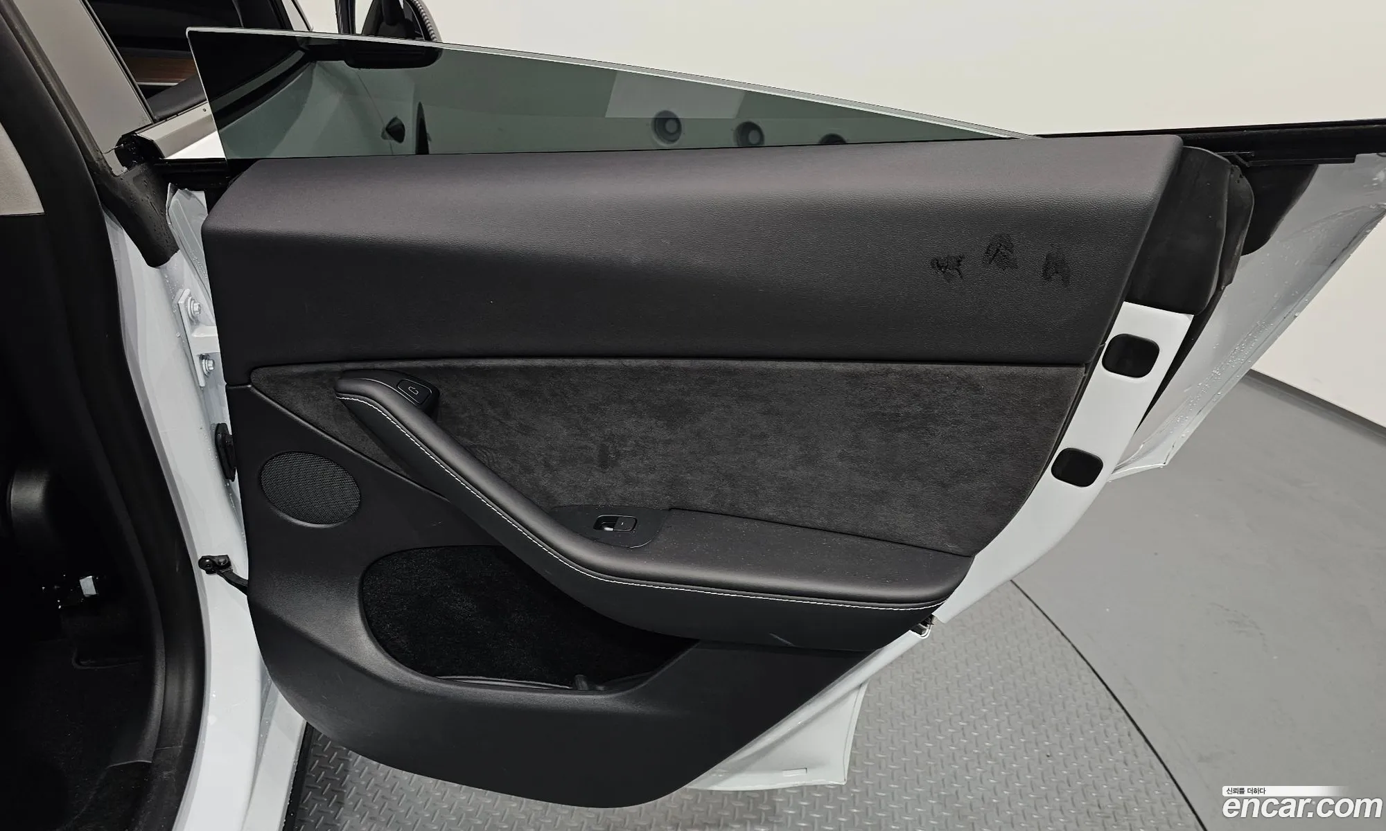 Tesla Model Y 2023 LRWYGCFS5RC191271 — 9