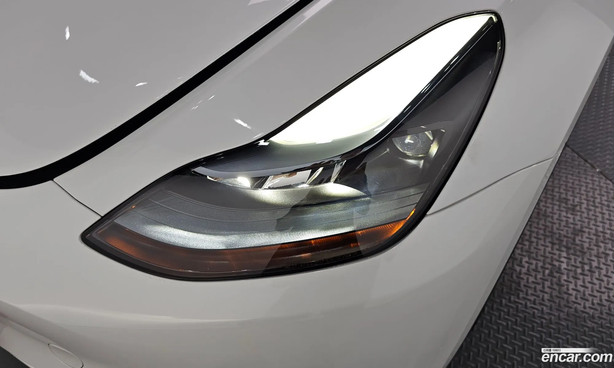 Tesla Model Y 2023 LRWYGCFS5RC191271 — 12