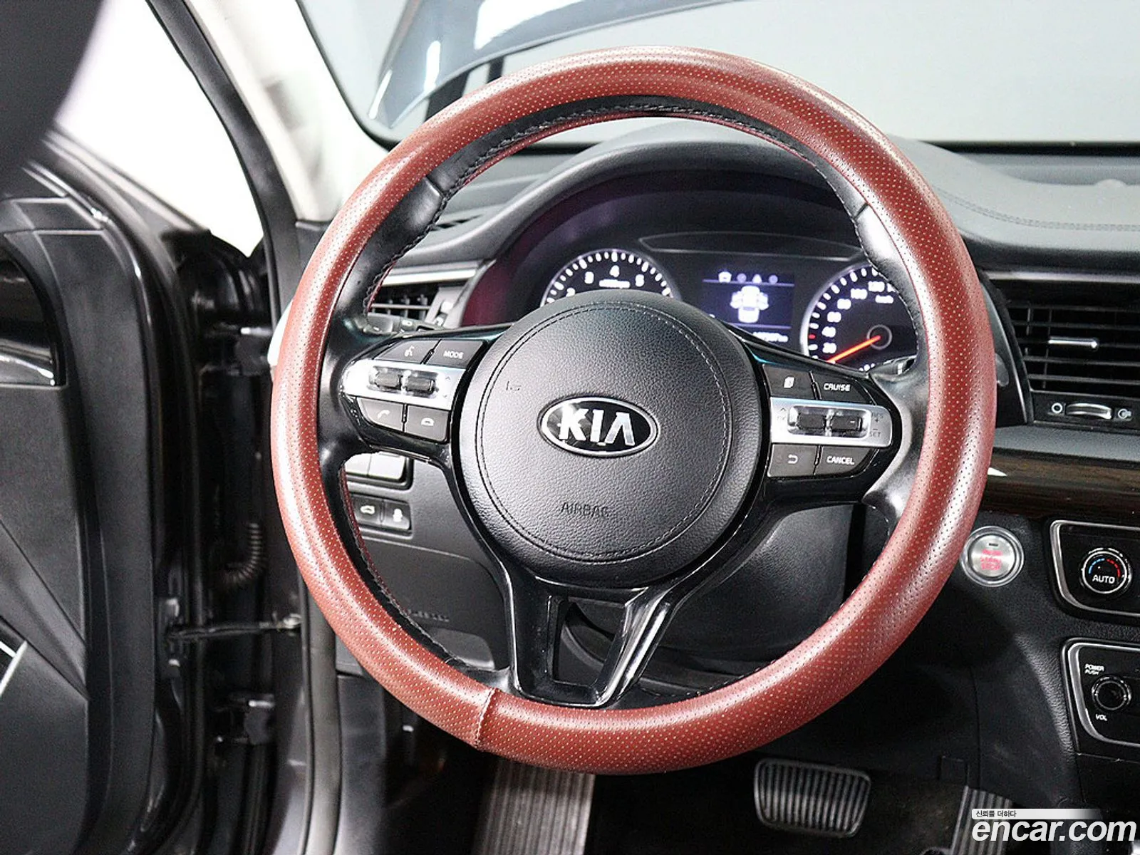 Kia K7 2019 — 16