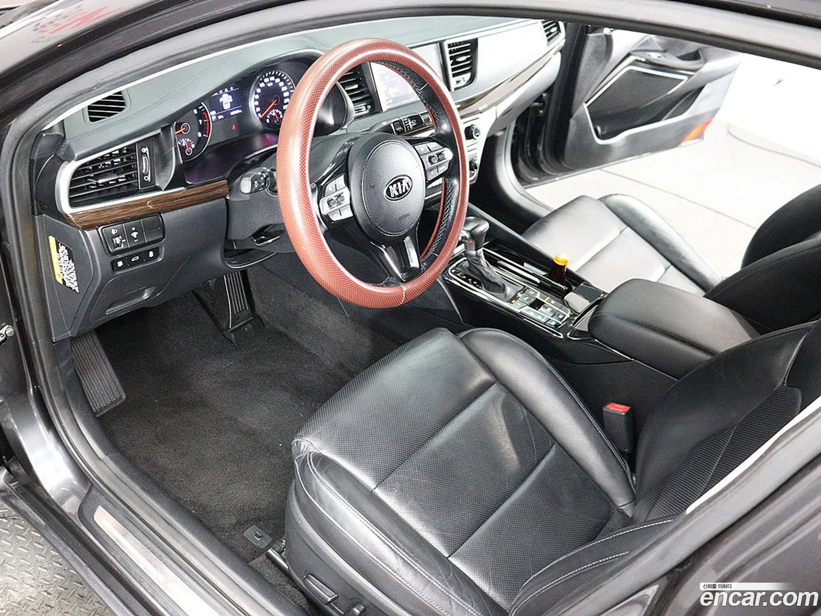Kia K7 2019 — 18