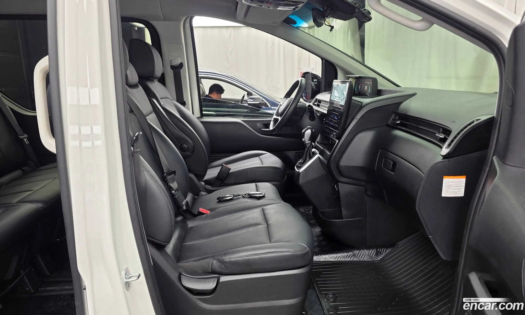 Hyundai Staria 2024 — 23