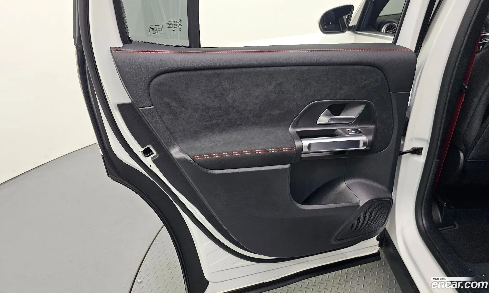 Mercedes-Benz GLB-Class X247 2024 — 30