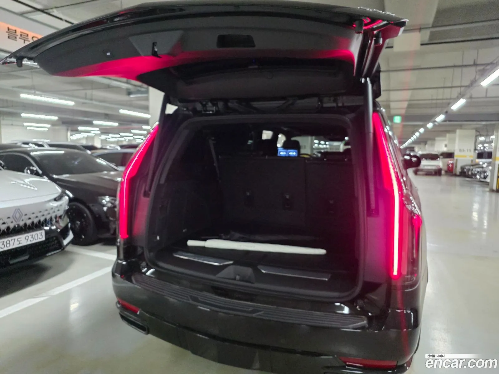 Cadillac Escalade 2024 — 18