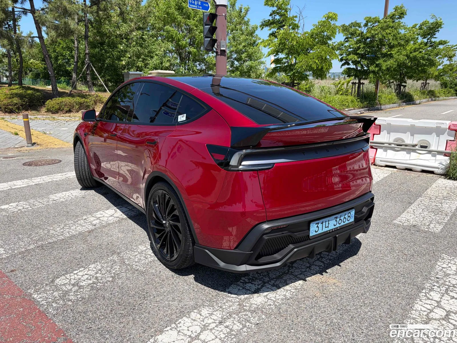 Tesla Model Y 2025 — 9