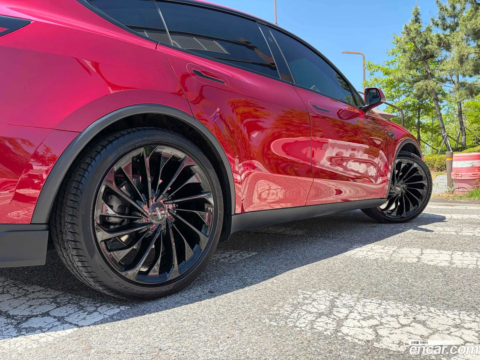 Tesla Model Y 2025 — 16