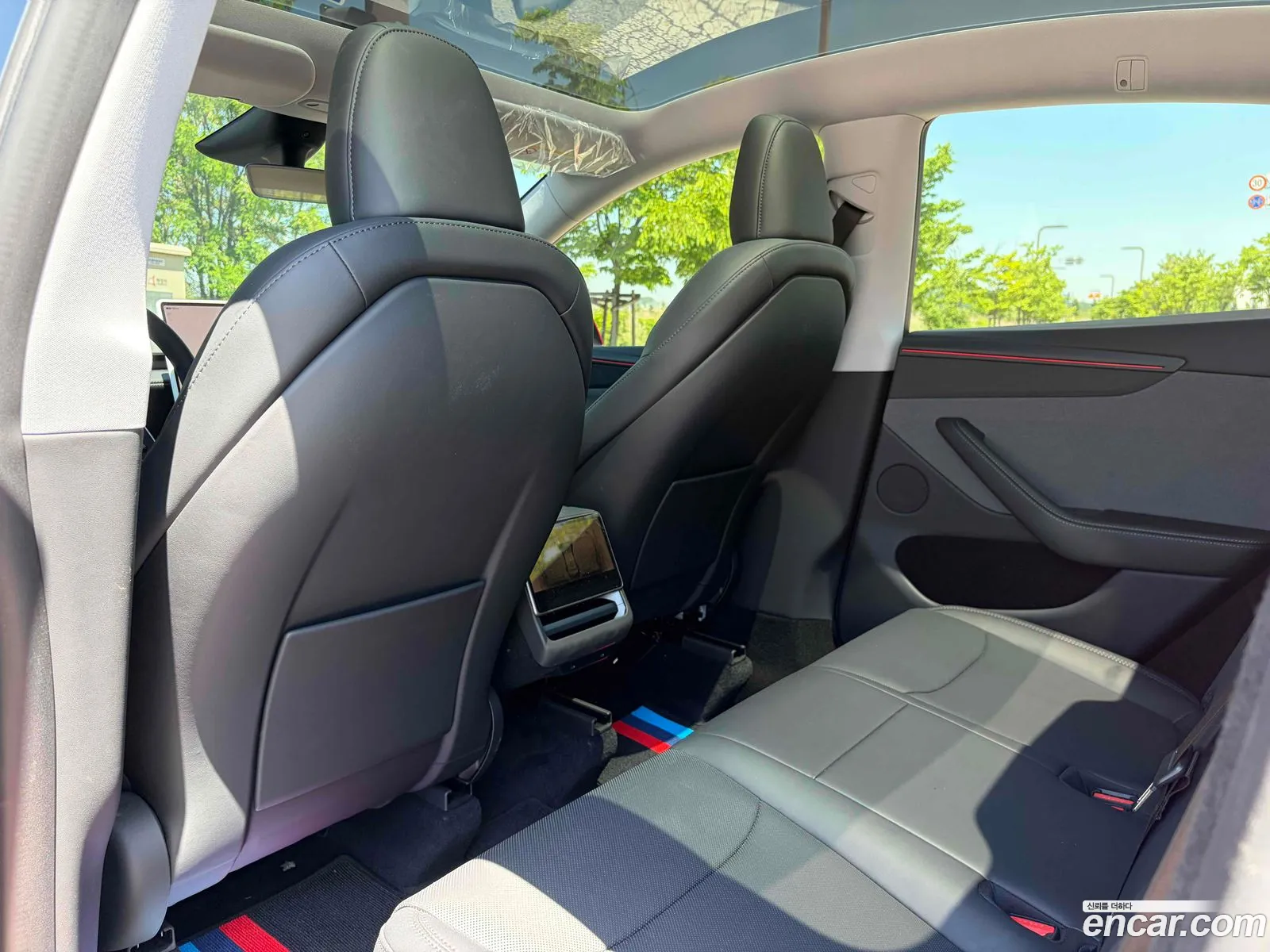 Tesla Model Y 2025 — 10