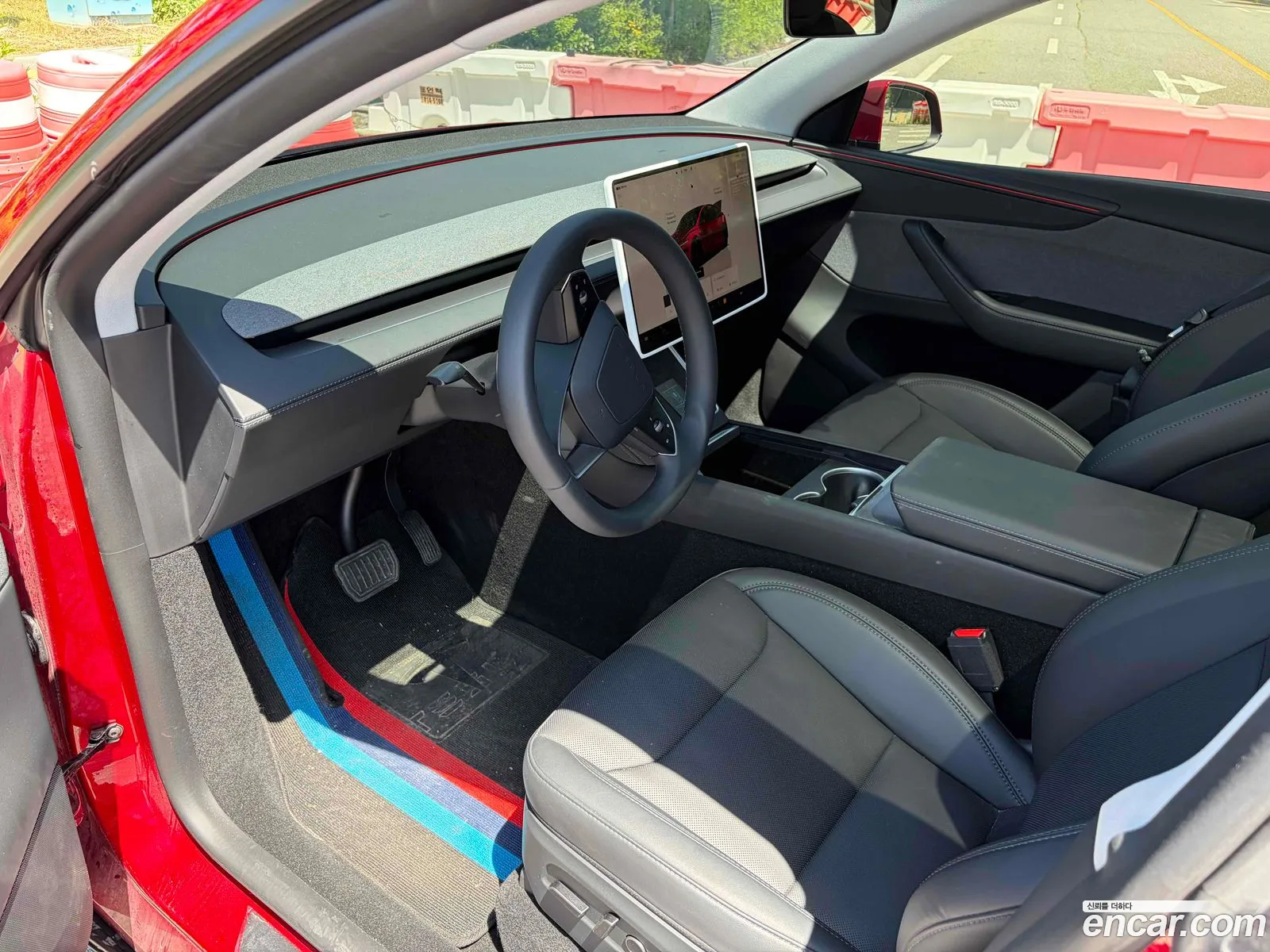 Tesla Model Y 2025 — 12