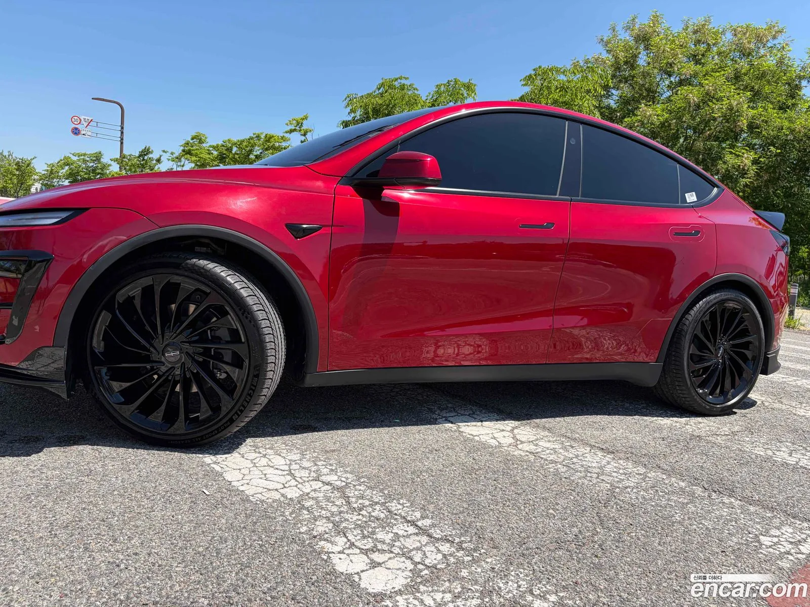 Tesla Model Y 2025 — 11