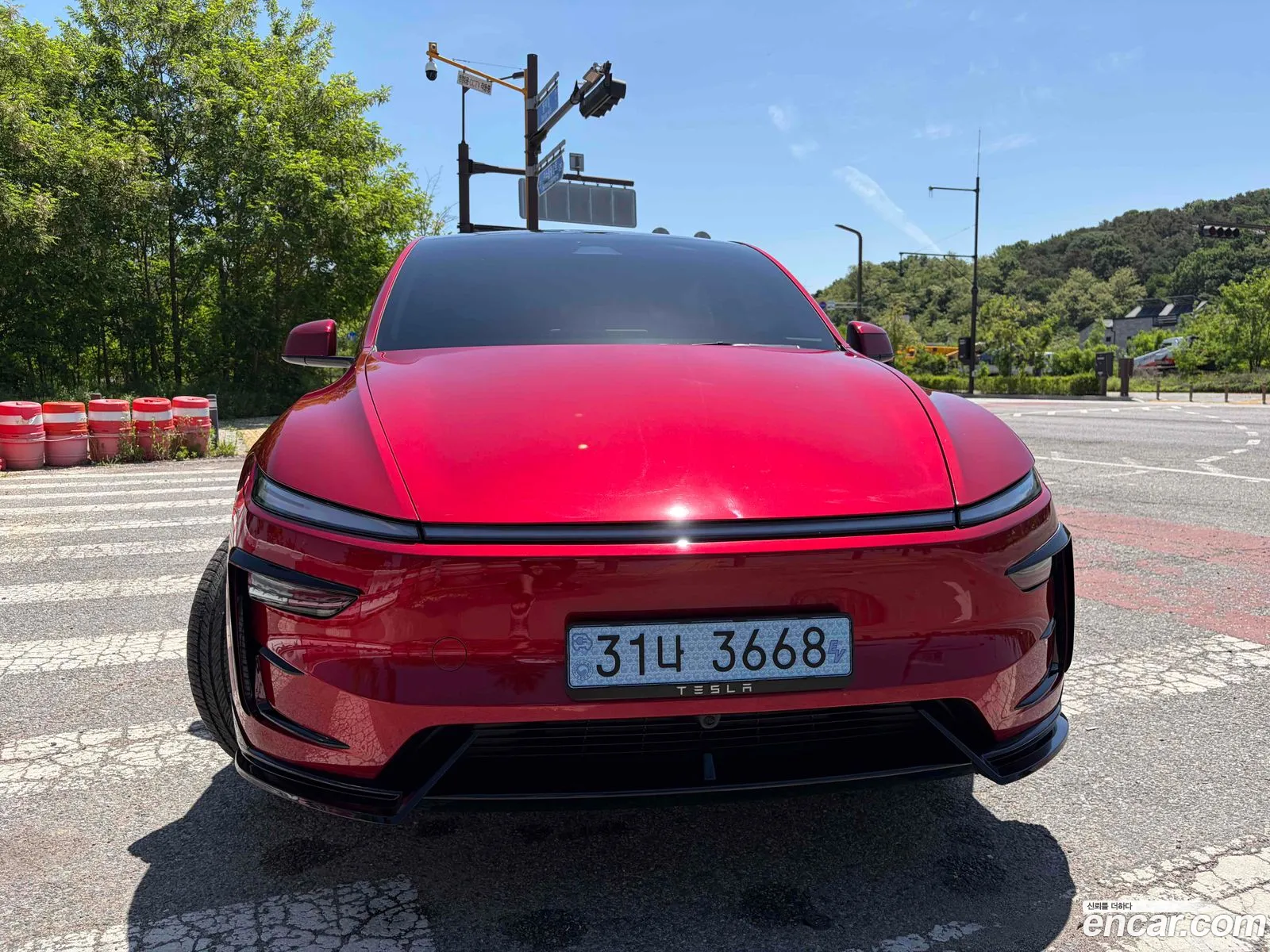 Tesla Model Y 2025 — 2