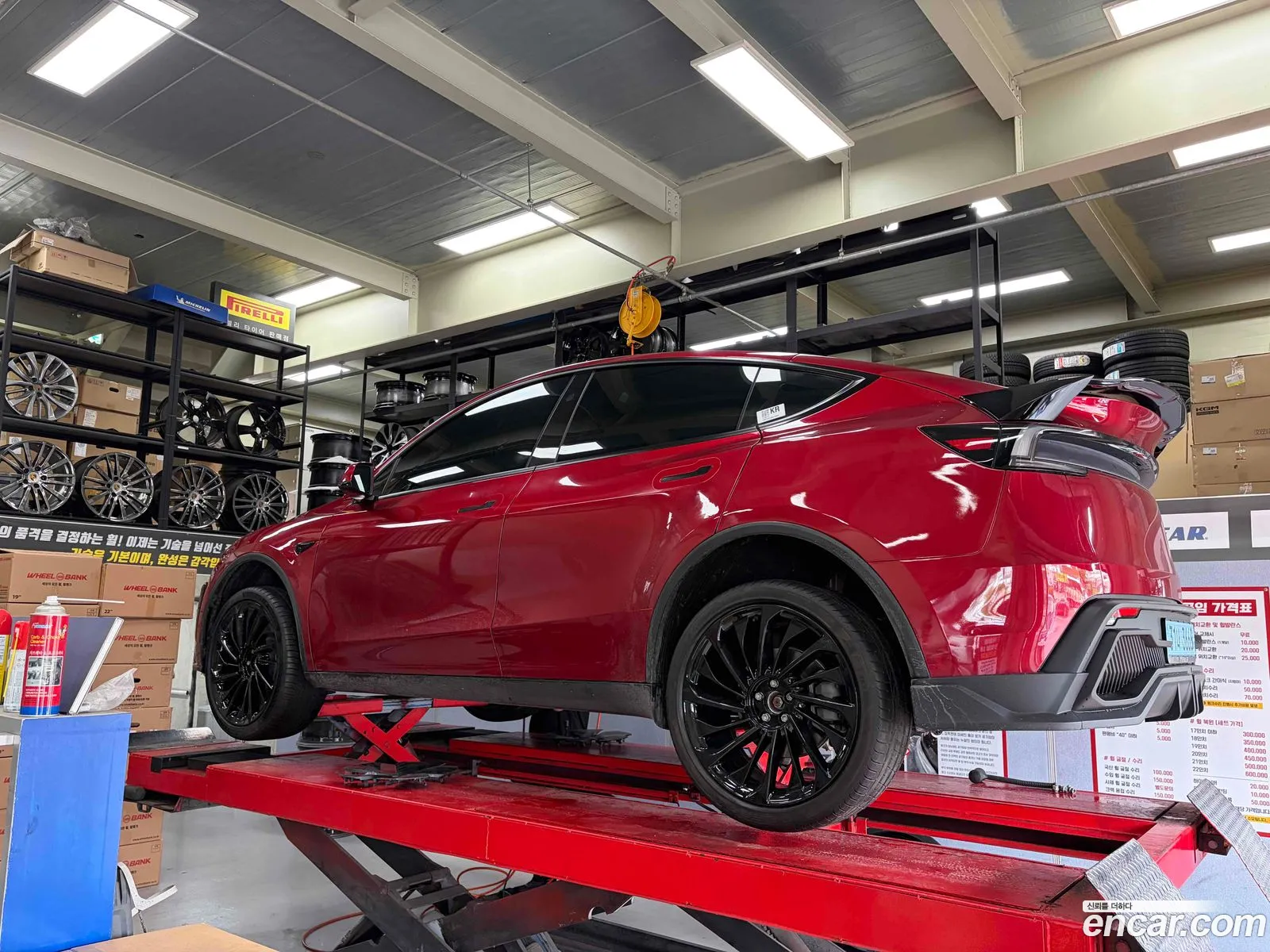 Tesla Model Y 2025 — 14