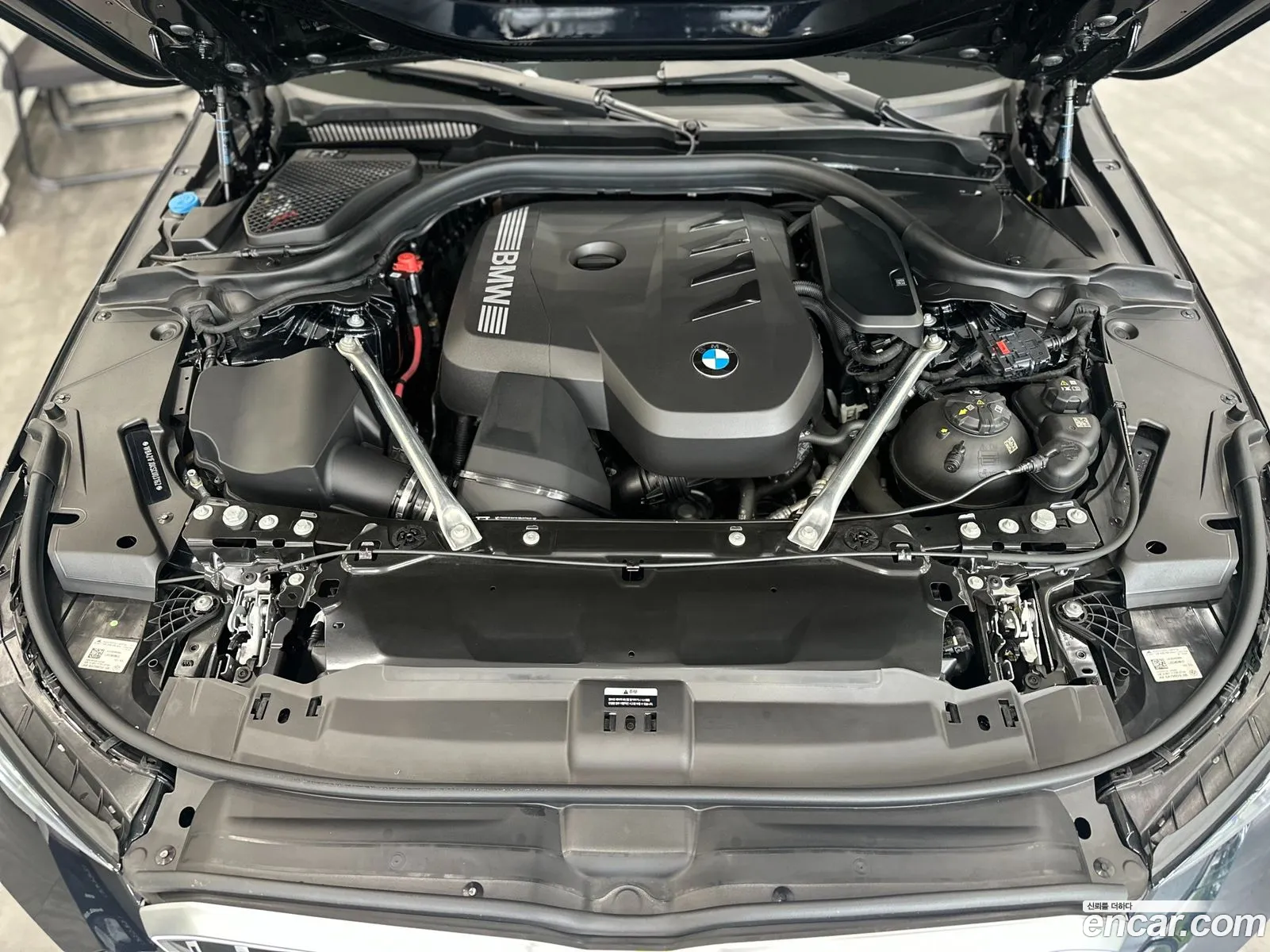 BMW 5 Series 2025 — 12
