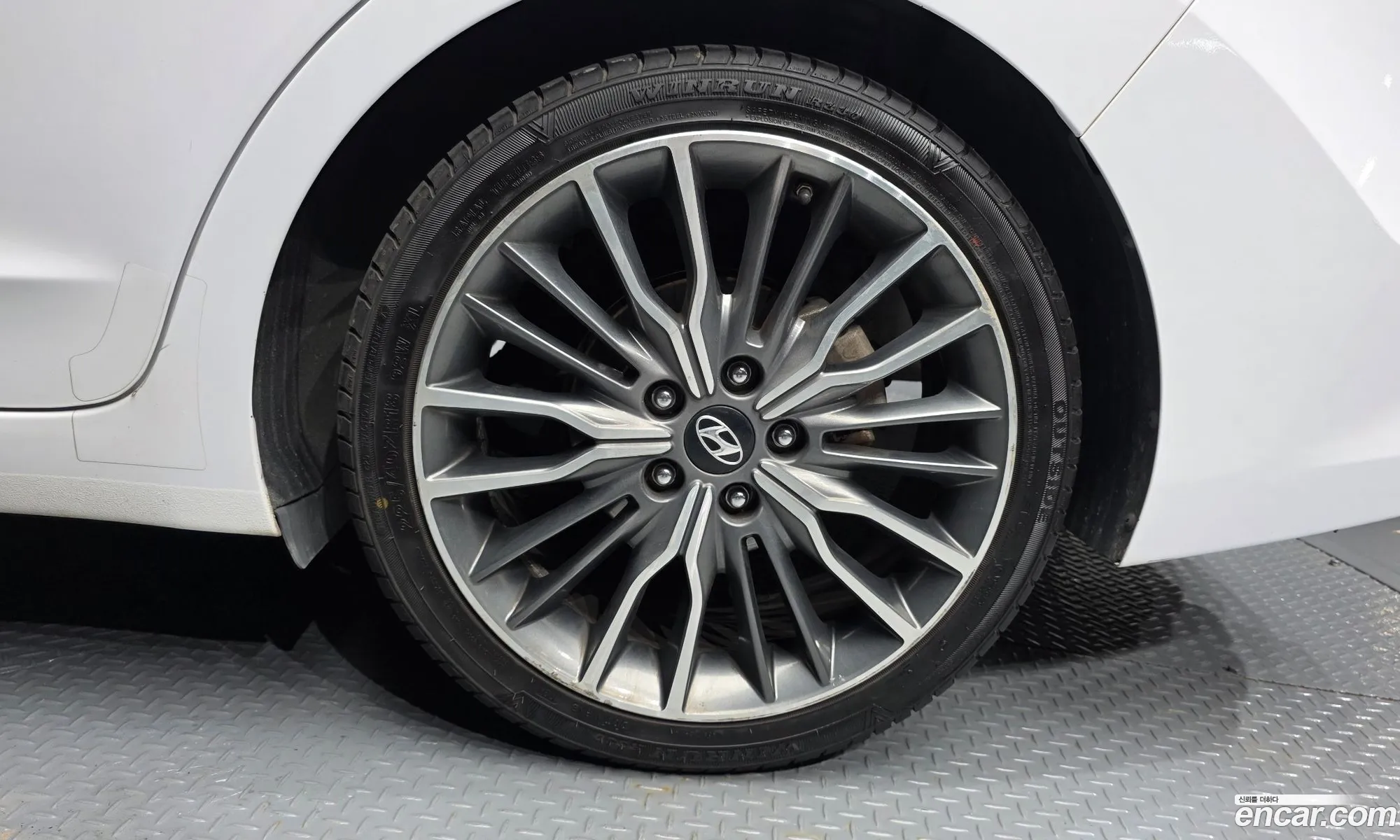 Hyundai Elantra AD 2018 — 12