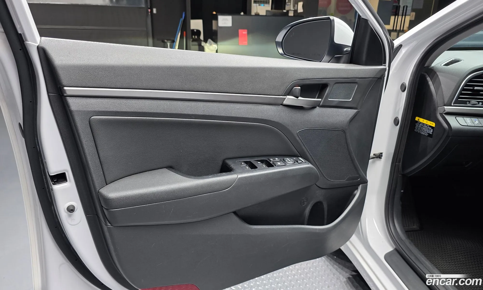 Hyundai Elantra AD 2018 — 15