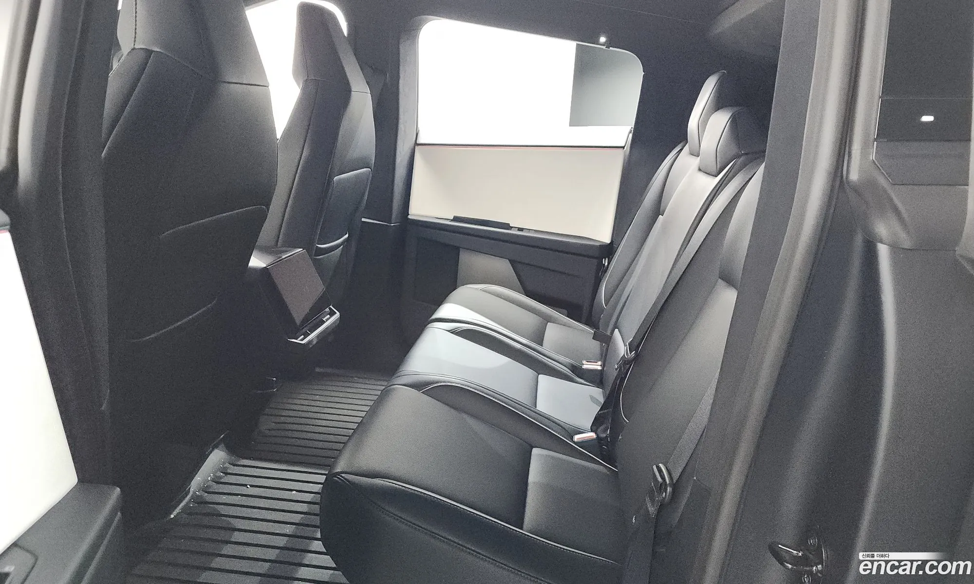 Tesla Cybertruck 2024 — 18