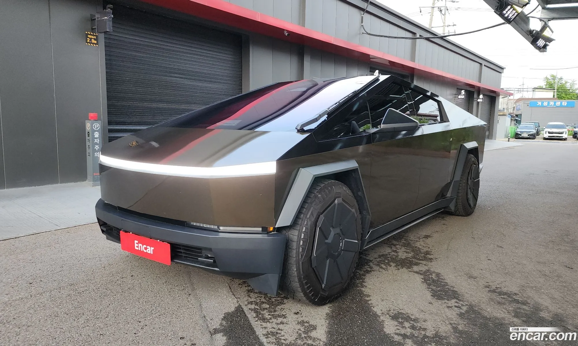 Tesla Cybertruck 2024 — 10