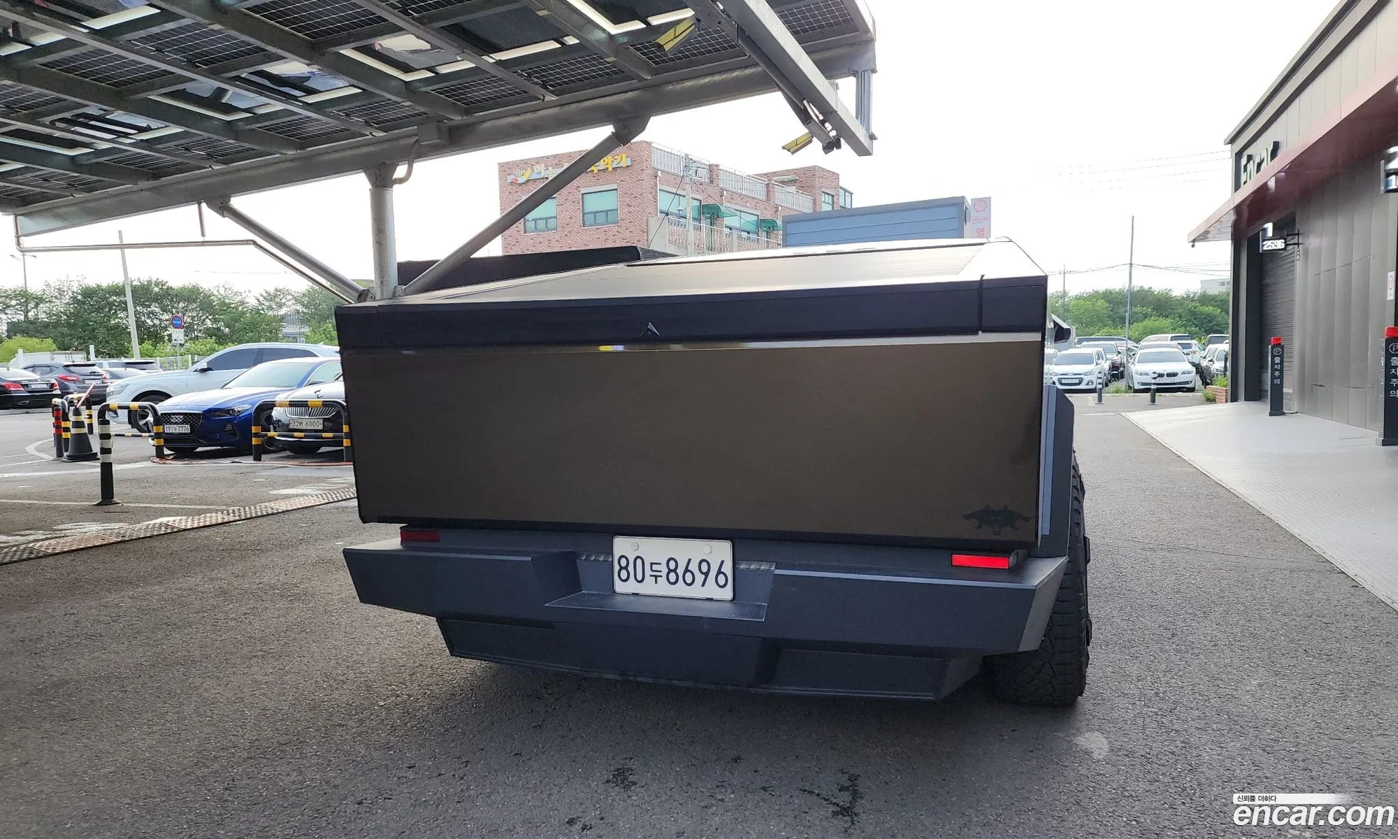 Tesla Cybertruck 2024 — 16