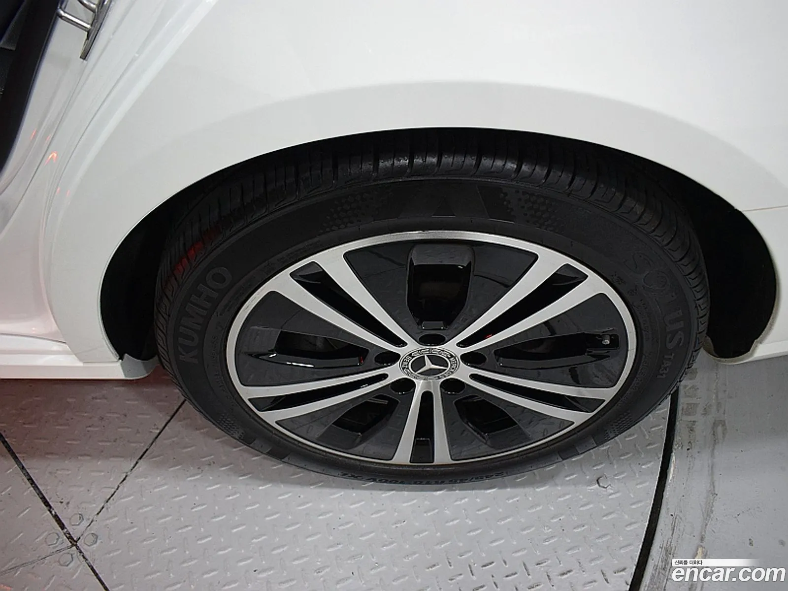 Mercedes-Benz E-Class W213 2021 — 14