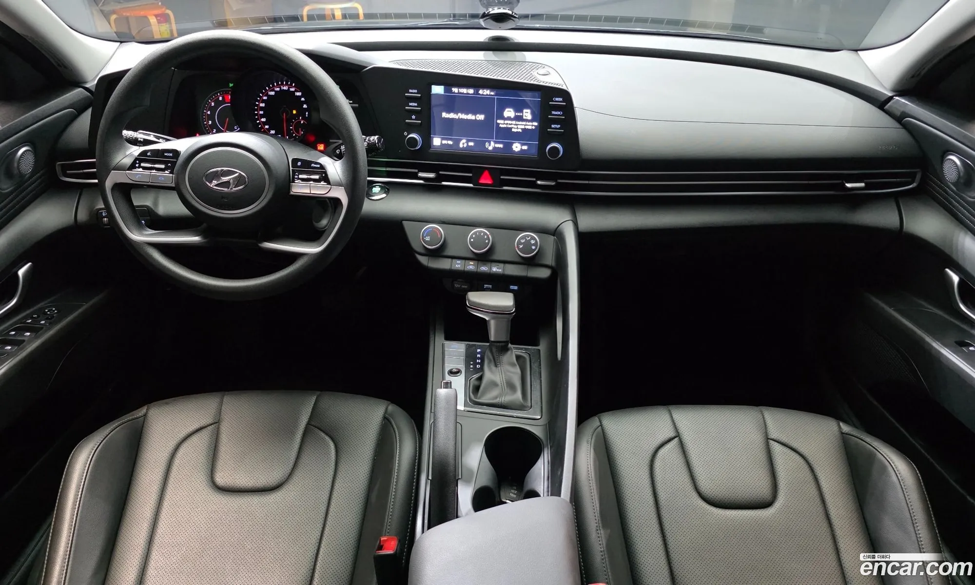 Hyundai Elantra 2022 — 17
