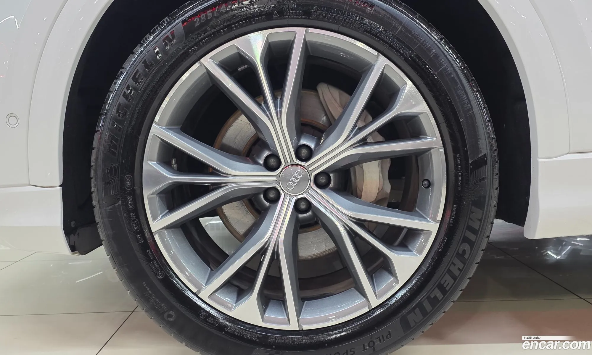 Audi Q8 2020 — 11