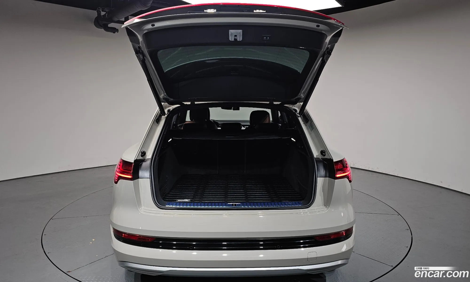 Audi e-tron 2020 WAUZZZGE7LB039595 — 13
