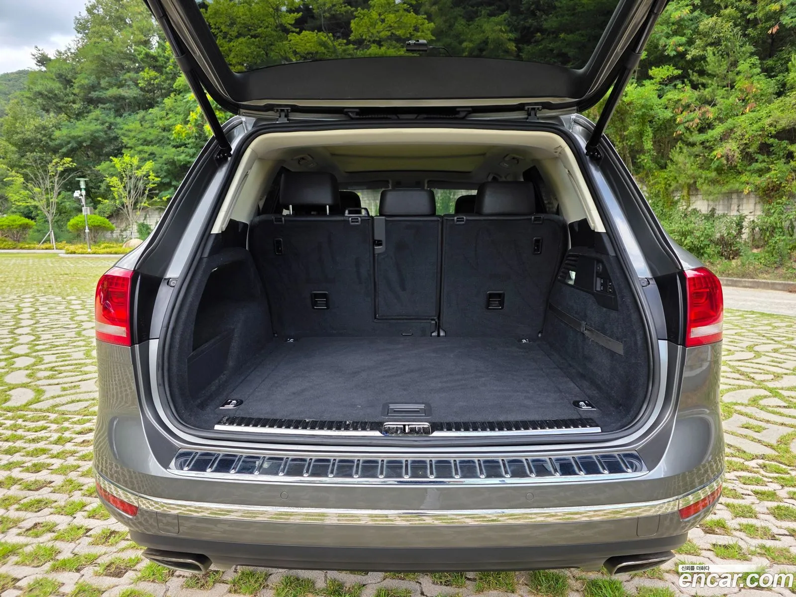 Volkswagen Touareg 2015 — 12