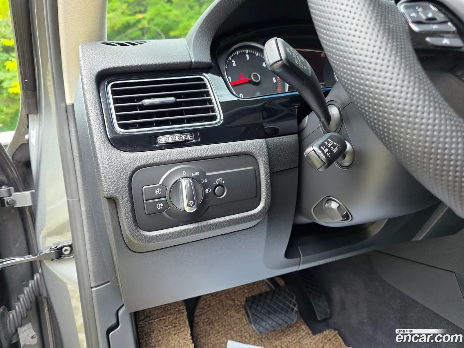 Volkswagen Touareg 2015 — 16